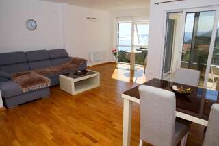 Апартаменты Apartment Anja Свети-Стефан Апартаменты с 2 спальнями-1